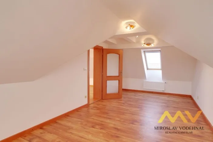 Pronájem bytu 4+kk, Lochenice, 115 m2