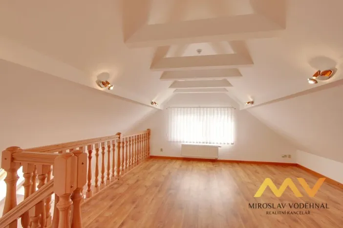 Pronájem bytu 4+kk, Lochenice, 115 m2