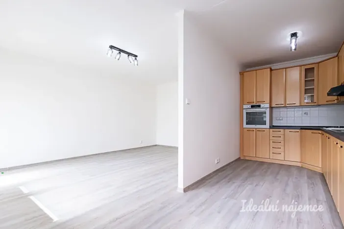 Pronájem bytu 3+1, Praha - Horní Měcholupy, Ravennská, 74 m2