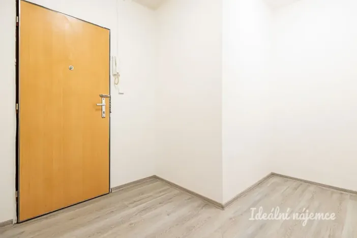 Pronájem bytu 3+1, Praha - Horní Měcholupy, Ravennská, 74 m2