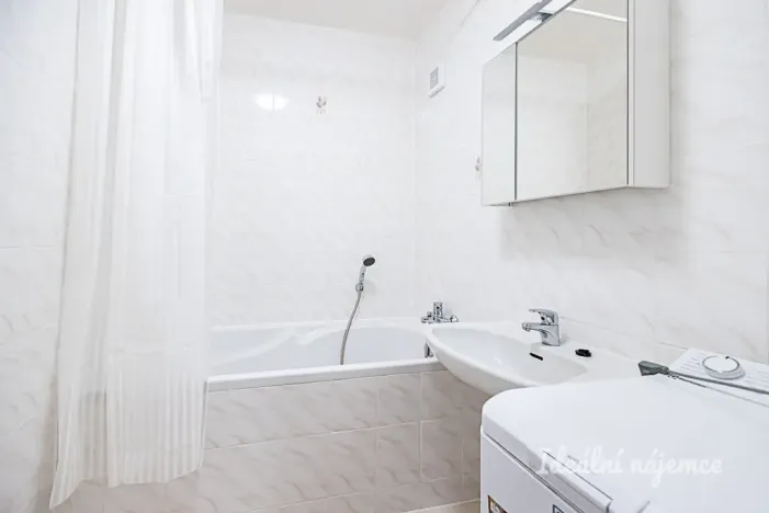 Pronájem bytu 3+1, Praha - Horní Měcholupy, Ravennská, 74 m2