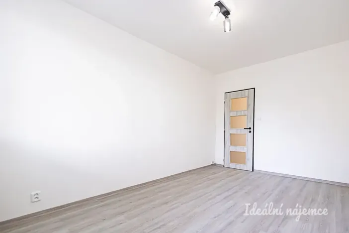 Pronájem bytu 3+1, Praha - Horní Měcholupy, Ravennská, 74 m2