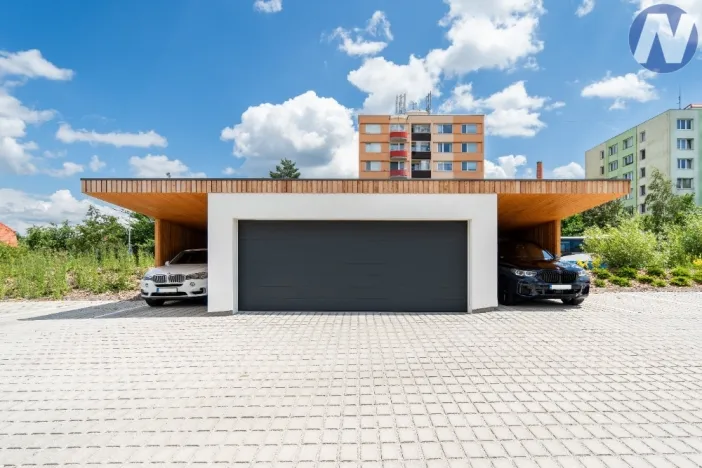 Pronájem garáže, Hluboká nad Vltavou, 35 m2