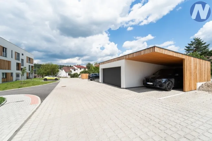 Pronájem garáže, Hluboká nad Vltavou, 35 m2