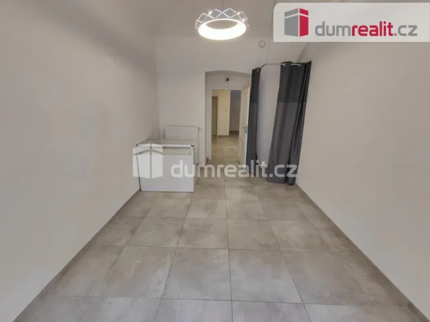 Pronájem obchodního prostoru, Praha - Smíchov, Plzeňská, 37 m2
