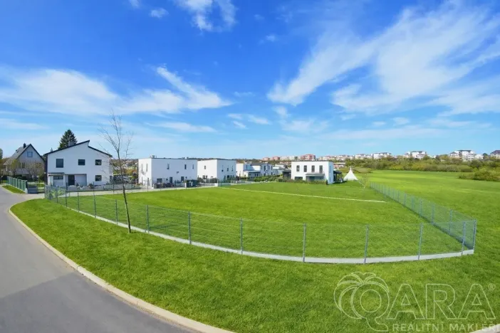 Prodej pozemku pro bydlení, Praha, Pivoňská, 694 m2