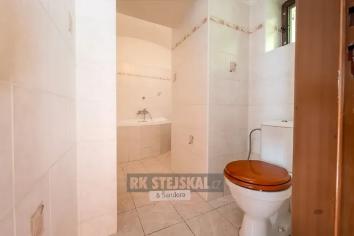 Prodej rodinného domu, Brloh, 430 m2