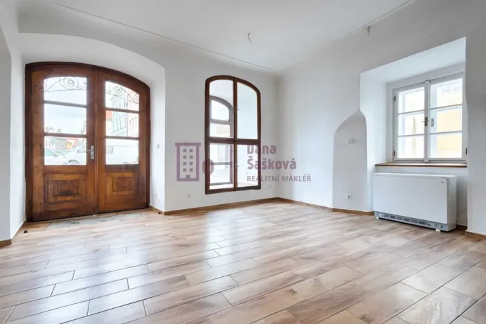 Pronájem restaurace, Jindřichův Hradec - Jindřichův Hradec I, nám. Míru, 50 m2