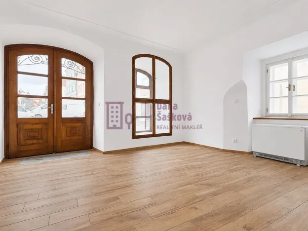 Pronájem obchodního prostoru, Jindřichův Hradec - Jindřichův Hradec I, nám. Míru, 50 m2