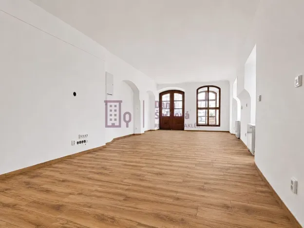 Pronájem obchodního prostoru, Jindřichův Hradec - Jindřichův Hradec I, nám. Míru, 50 m2