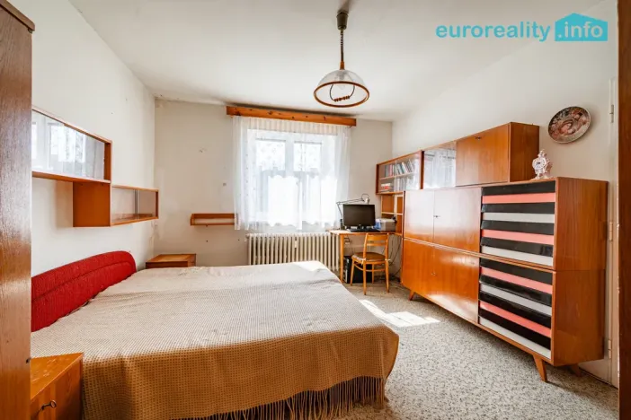 Prodej bytu 3+1, Ostrov, Horská, 72 m2