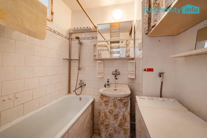 Prodej bytu 3+1, Ostrov, Horská, 72 m2