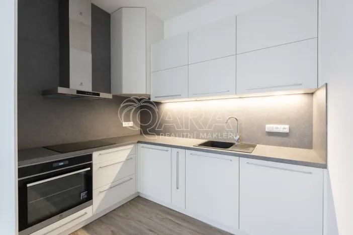 Pronájem bytu 2+kk, Praha - Karlín, Sokolovská, 62 m2