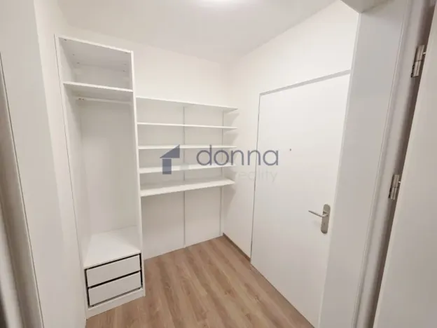 Pronájem bytu 1+kk, Praha, Poděbradská, 33 m2