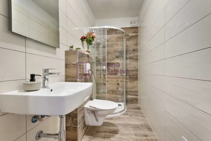 Pronájem bytu 1+kk, Jindřichův Hradec - Jindřichův Hradec I, nám. Míru, 23 m2