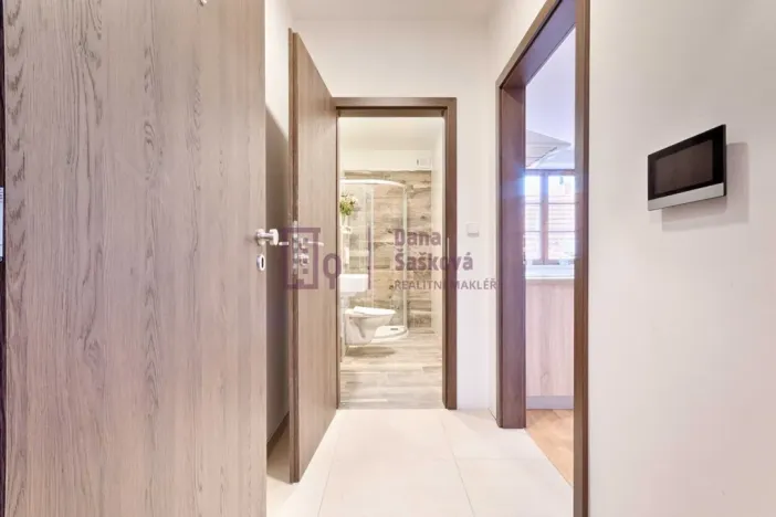 Pronájem bytu 1+kk, Jindřichův Hradec - Jindřichův Hradec I, nám. Míru, 23 m2