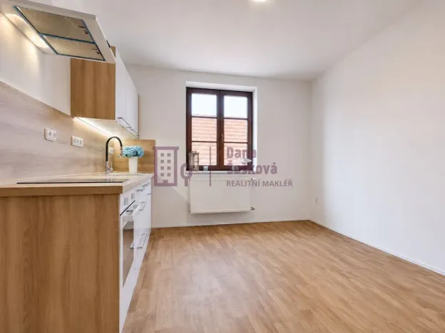 Pronájem bytu 1+kk, Jindřichův Hradec - Jindřichův Hradec I, nám. Míru, 23 m2