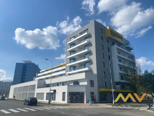Pronájem garážového stání, Hradec Králové - Slezské Předměstí, Kubelíkova, 12 m2