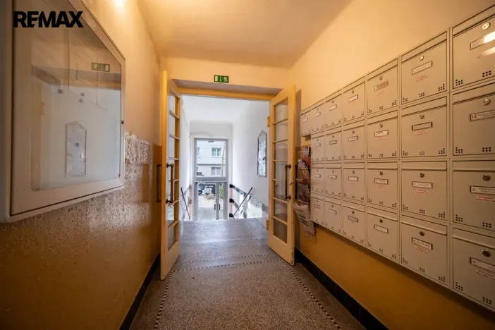 Pronájem bytu 1+kk, Praha - Žižkov, Biskupcova, 26 m2