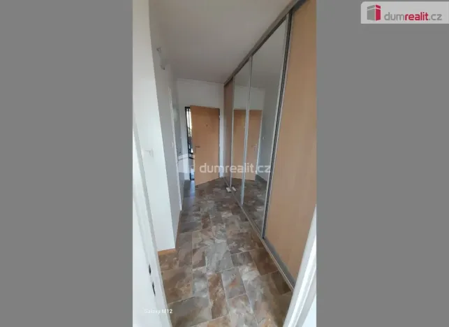 Pronájem bytu 2+kk, Praha - Kobylisy, Mirovická, 43 m2