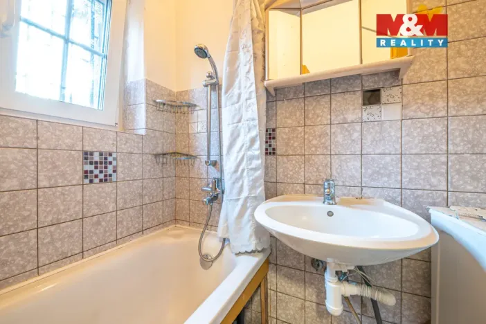 Prodej bytu 3+1, Nový Bor - Arnultovice, Gen. Svobody, 183 m2