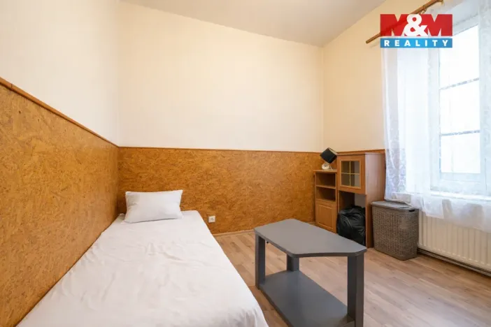 Prodej bytu 3+1, Nový Bor - Arnultovice, Gen. Svobody, 183 m2