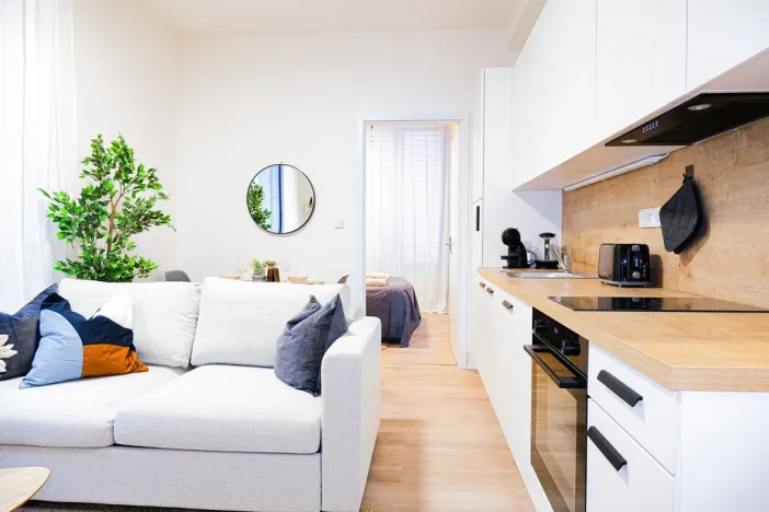 Pronájem bytu 2+kk, Praha - Smíchov, Plzeňská, 35 m2