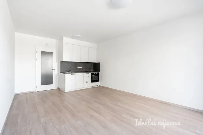 Pronájem bytu 1+kk, Praha - Vysočany, Poděbradská, 33 m2