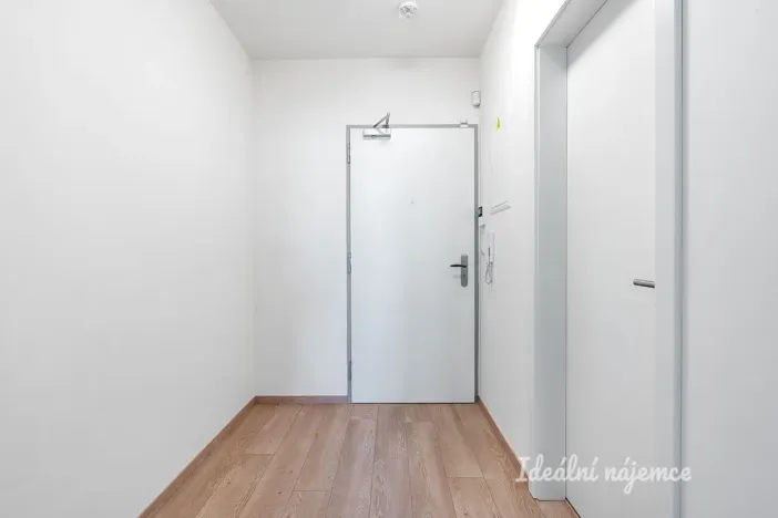 Pronájem bytu 1+kk, Praha - Vysočany, Poděbradská, 33 m2