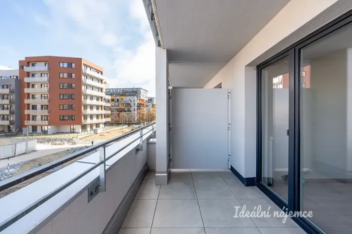 Pronájem bytu 1+kk, Praha - Vysočany, Poděbradská, 33 m2