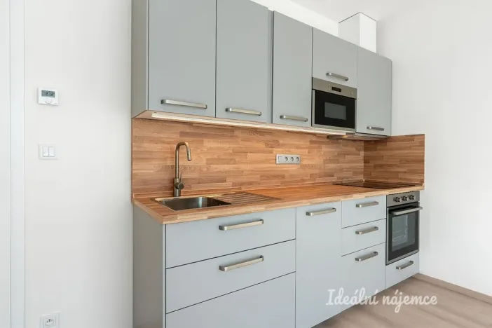 Pronájem bytu 1+kk, Praha - Vysočany, Gerstelova, 33 m2