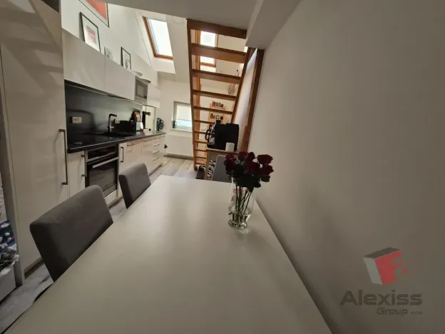 Pronájem atypického bytu, Praha - Nusle, Sinkulova, 85 m2