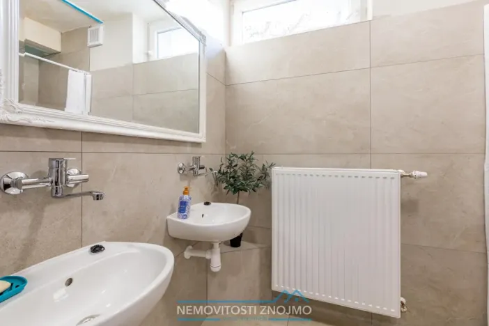 Pronájem atypického bytu, Hrušovany nad Jevišovkou, Cukrovarská, 10 m2