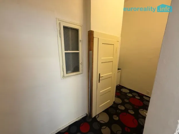 Pronájem obchodního prostoru, Praha - Žižkov, Biskupcova, 30 m2