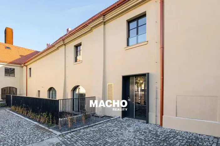 Pronájem bytu 1+kk, Praha, Bělehradská, 26 m2