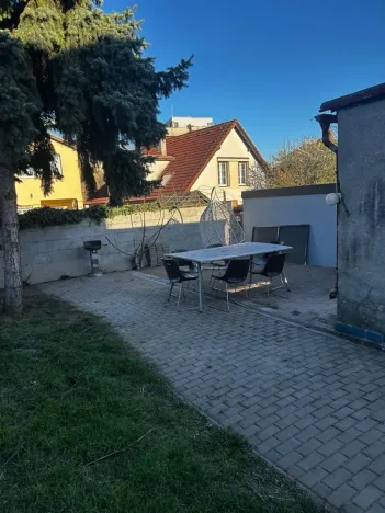 Pronájem garáže, Praha - Žižkov, Na Jarově, 22 m2