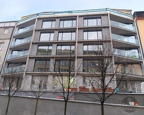 Pronájem garážového stání, Praha - Košíře, Starokošířská, 15 m2