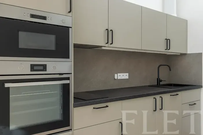 Pronájem bytu 1+kk, Praha - Hostavice, Českobrodská, 36 m2