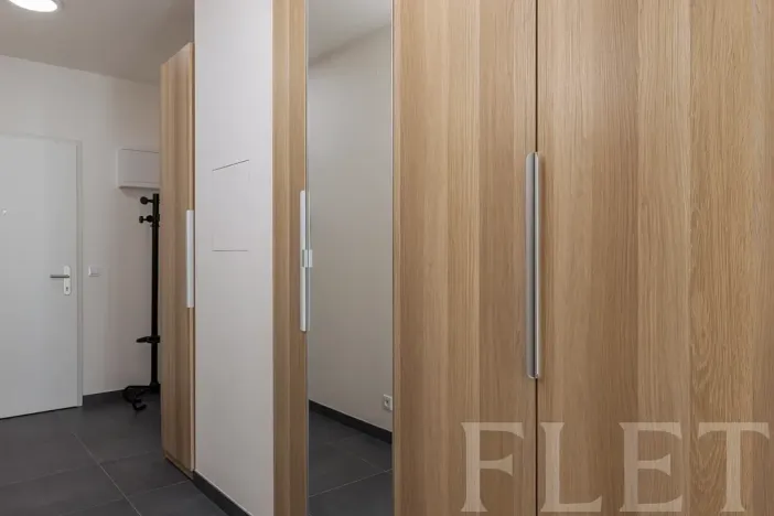 Pronájem bytu 1+kk, Praha - Hostavice, Českobrodská, 36 m2