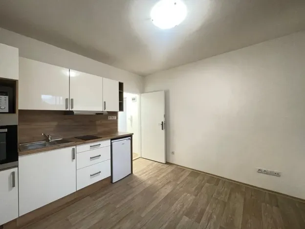 Pronájem bytu 1+kk, Staré Hradiště, U Pošty, 20 m2
