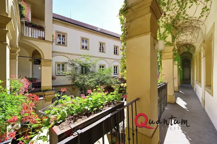 Pronájem kanceláře, Praha - Hradčany, Loretánské náměstí, 32 m2