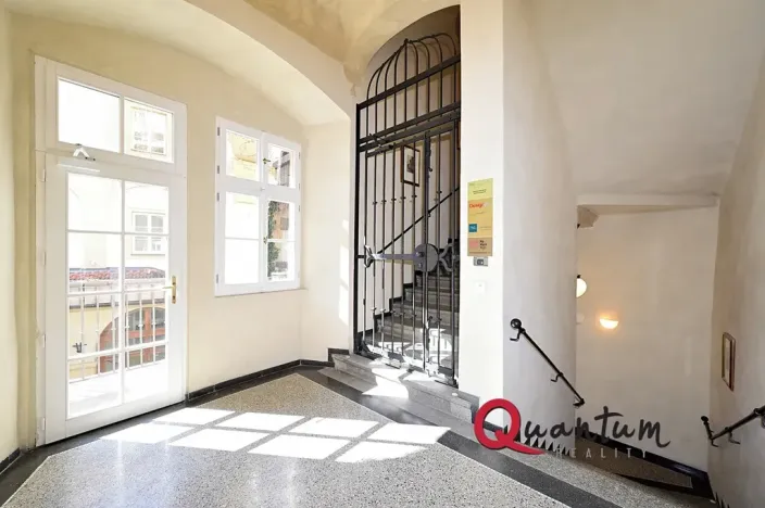 Pronájem kanceláře, Praha - Hradčany, Loretánské náměstí, 32 m2