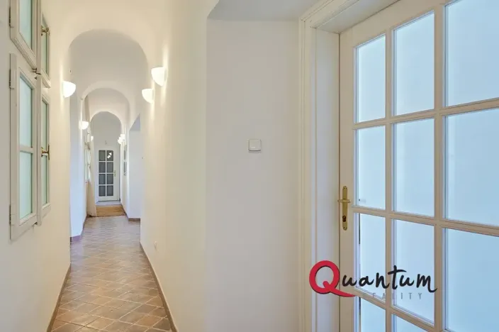 Pronájem kanceláře, Praha - Hradčany, Loretánské náměstí, 32 m2