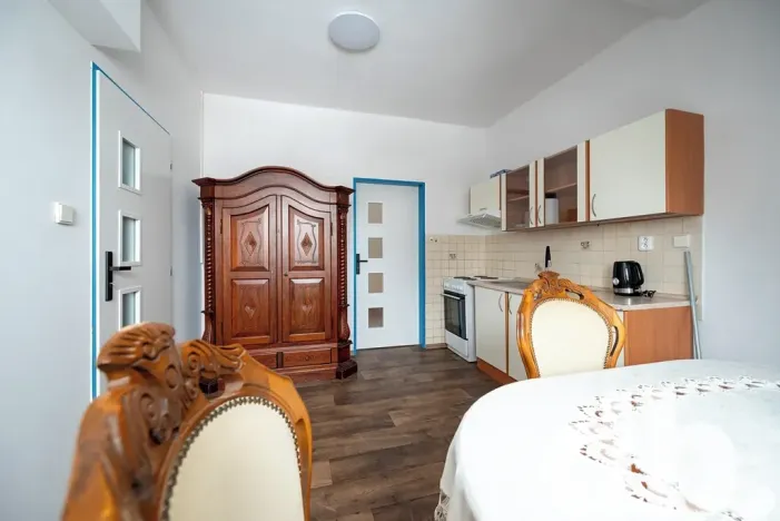 Pronájem bytu 1+1, Karlovy Vary, Jabloňová, 45 m2