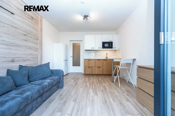 Pronájem bytu 1+kk, Praha - Libeň, Novovysočanská, 25 m2