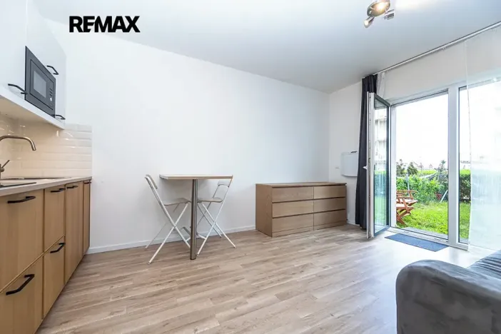 Pronájem bytu 1+kk, Praha - Libeň, Novovysočanská, 25 m2