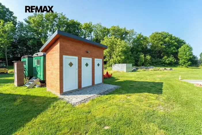 Prodej komerční nemovitosti, Chrášťany, 10917 m2