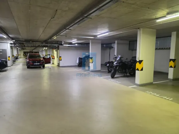Prodej garážového stání, Praha, Poděbradská, 12 m2