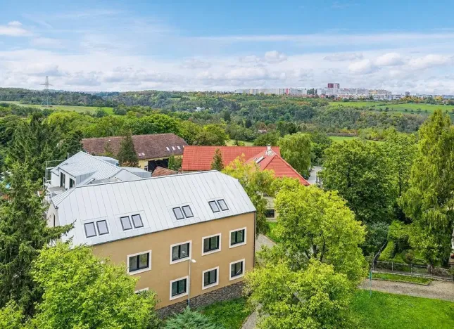 Prodej bytu 4+kk, Praha - Holyně, náměstí Pod lípou, 127 m2