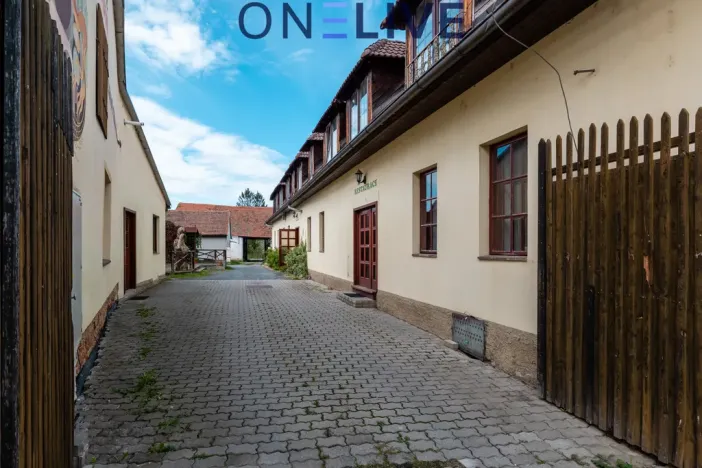 Prodej ubytování, Starý Plzenec, Masarykovo náměstí, 480 m2